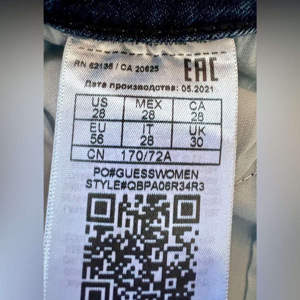Guess NWT Simmone Super High Rise Skinny Jean - Size 28 - Picture 15 of 16